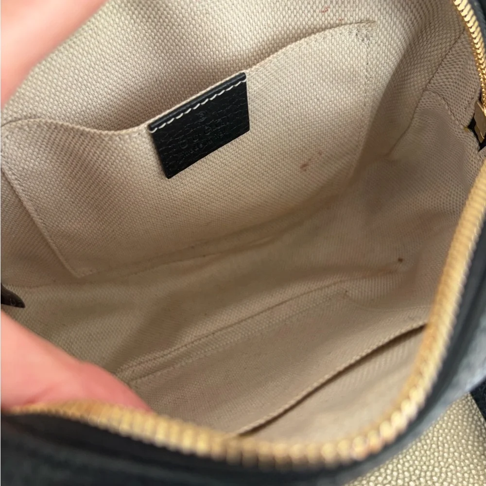 Gucci Black Pebbled Leather Crossbody Camera Bag with Tassel